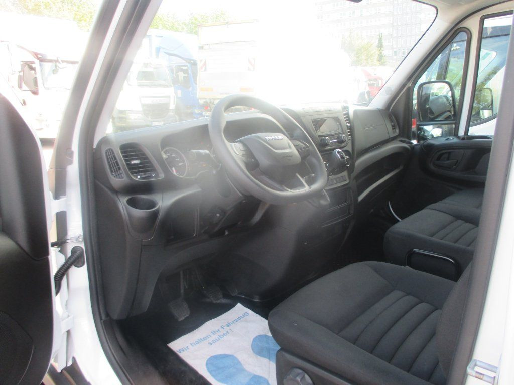 Furgons ar slēgtā virsbūve Iveco Daily 35C16: foto 15
