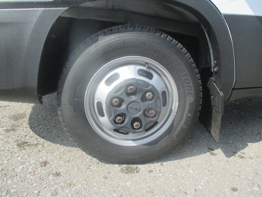 Furgons ar slēgtā virsbūve Iveco Daily 35C16: foto 12
