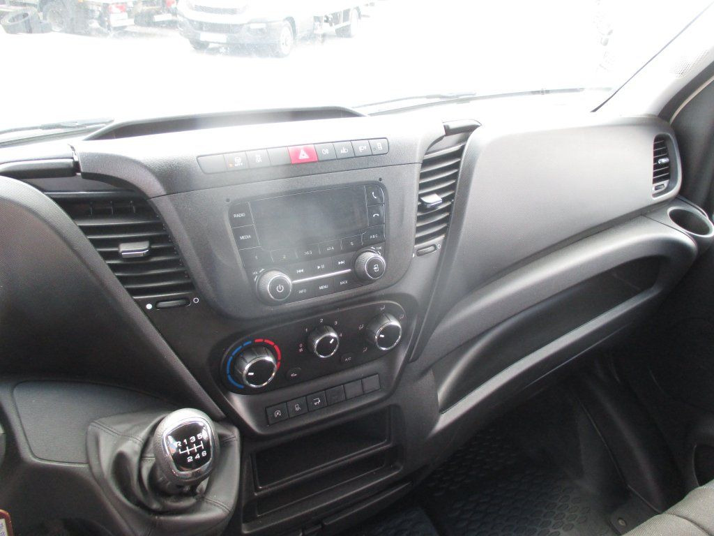 Furgons ar slēgtā virsbūve Iveco Daily 35C16: foto 12