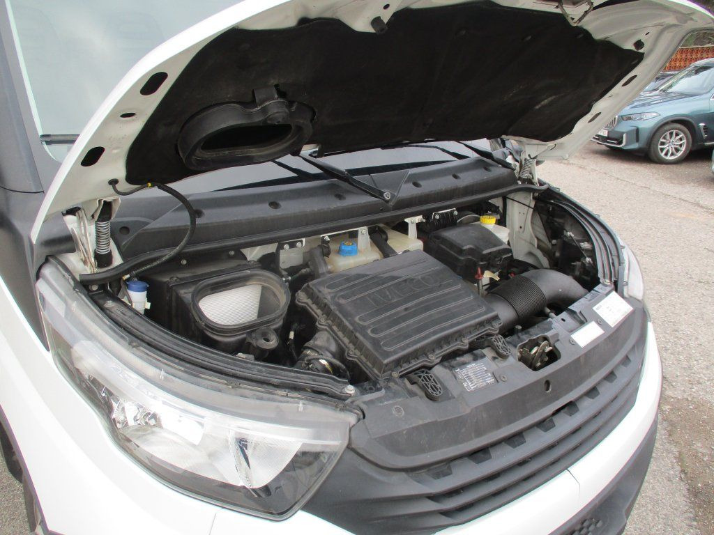Furgons ar slēgtā virsbūve Iveco Daily 35C16: foto 18