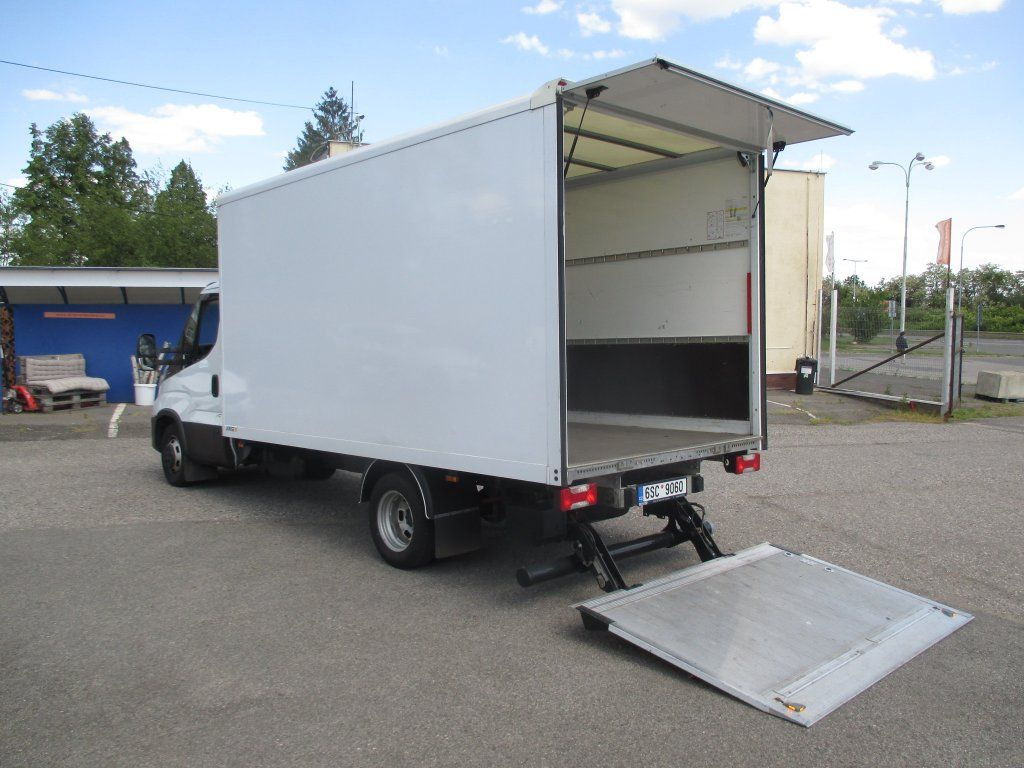 Furgons ar slēgtā virsbūve Iveco Daily 35C16: foto 8