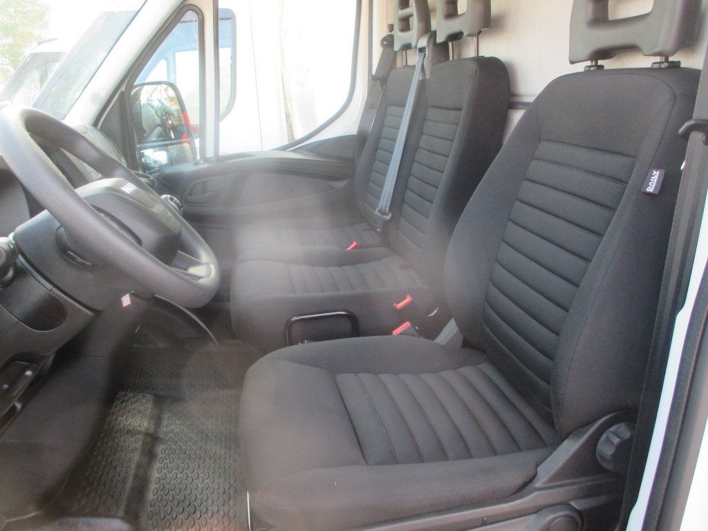 Furgons ar slēgtā virsbūve Iveco Daily 35C16: foto 14