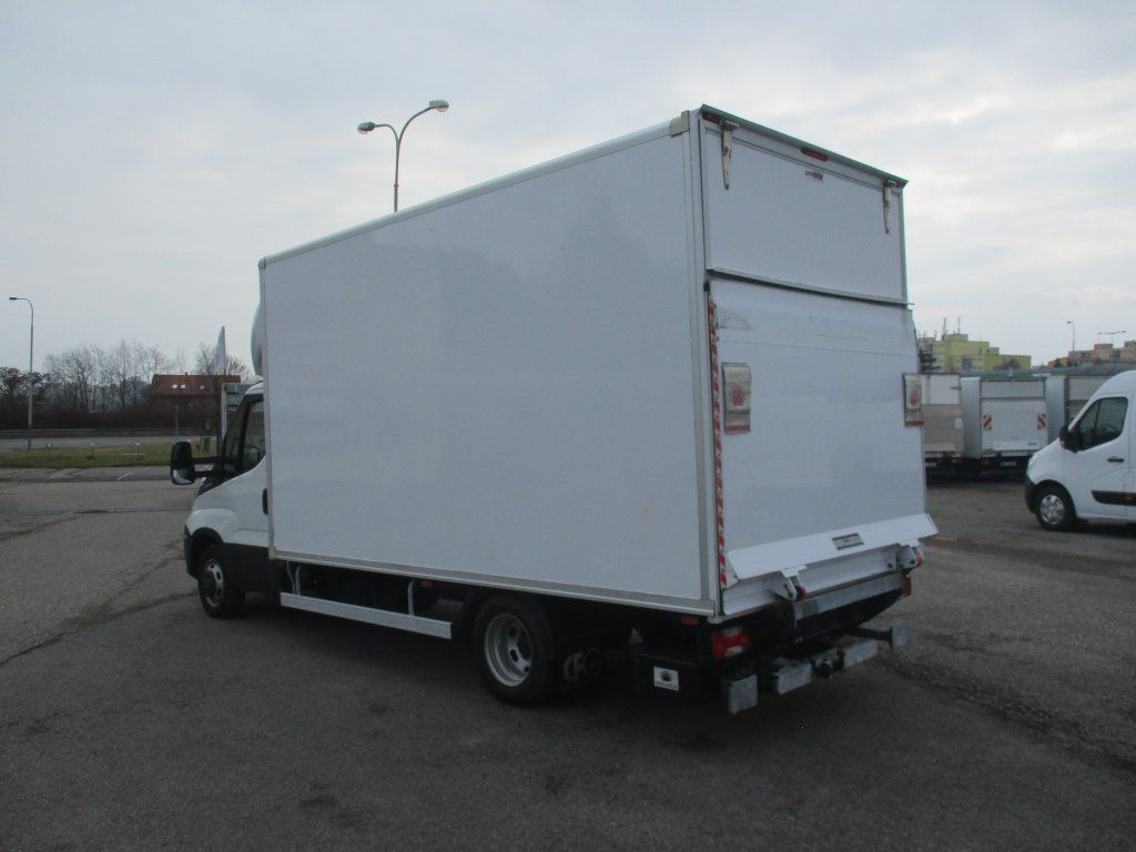 Furgons ar slēgtā virsbūve Iveco Daily 35C16: foto 11