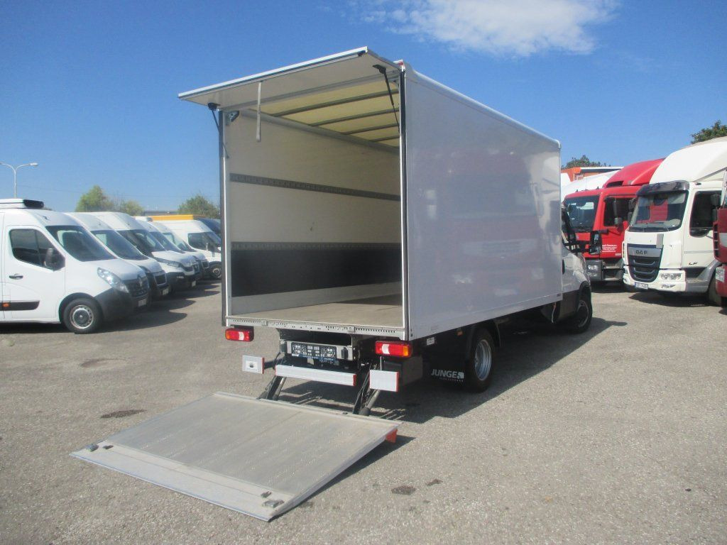 Furgons ar slēgtā virsbūve Iveco Daily 35C16: foto 8