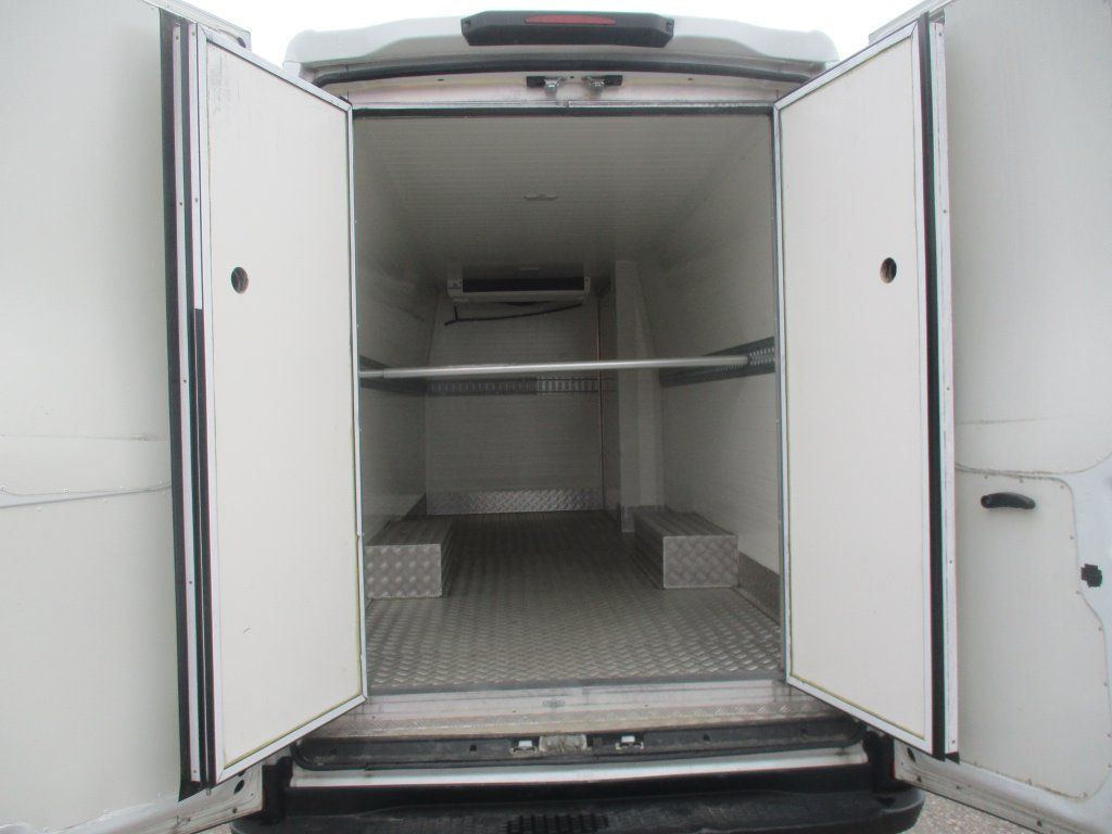 Iveco Daily 35C16 - Komercauto refrižerators: foto 5 Iveco Daily 35C16 - Komercauto refrižerators: foto 5