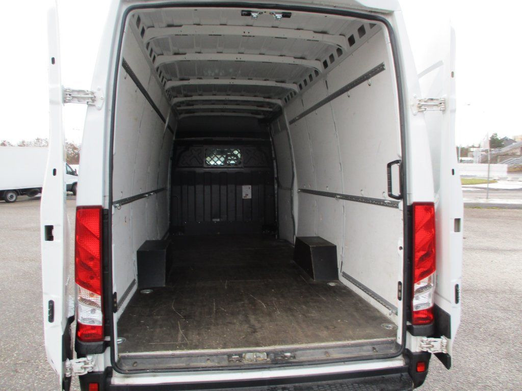 Iveco Daily 35S16 Hi Matic - Kravas mikroautobuss: foto 5 Iveco Daily 35S16 Hi Matic - Kravas mikroautobuss: foto 5