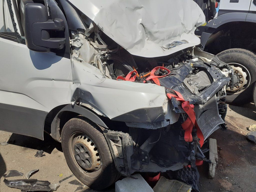 Iveco Daily 35S16 maxi Damaged - Kravas mikroautobuss: foto 3 Iveco Daily 35S16 maxi Damaged - Kravas mikroautobuss: foto 3