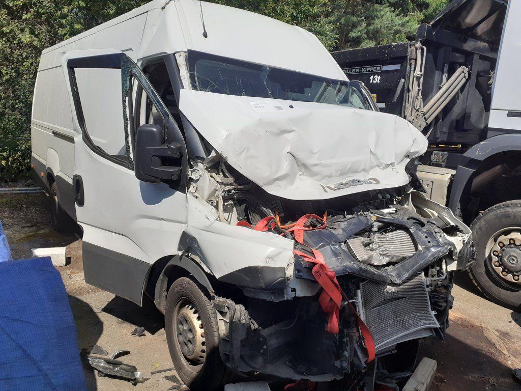 Iveco Daily 35S16 maxi Damaged - Kravas mikroautobuss: foto 1 Iveco Daily 35S16 maxi Damaged - Kravas mikroautobuss: foto 1