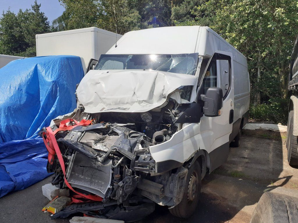 Iveco Daily 35S16 maxi Damaged - Kravas mikroautobuss: foto 2 Iveco Daily 35S16 maxi Damaged - Kravas mikroautobuss: foto 2
