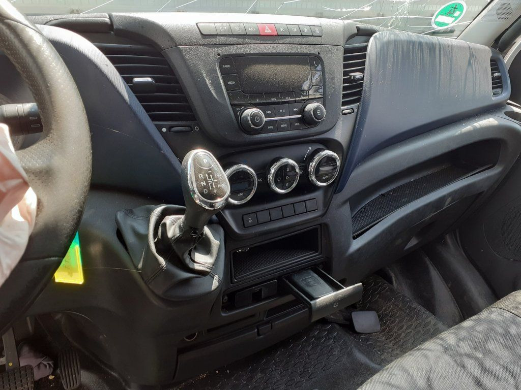 Furgons ar slēgtā virsbūve Iveco Daily 35S16 mit LBW DAMAGED: foto 8
