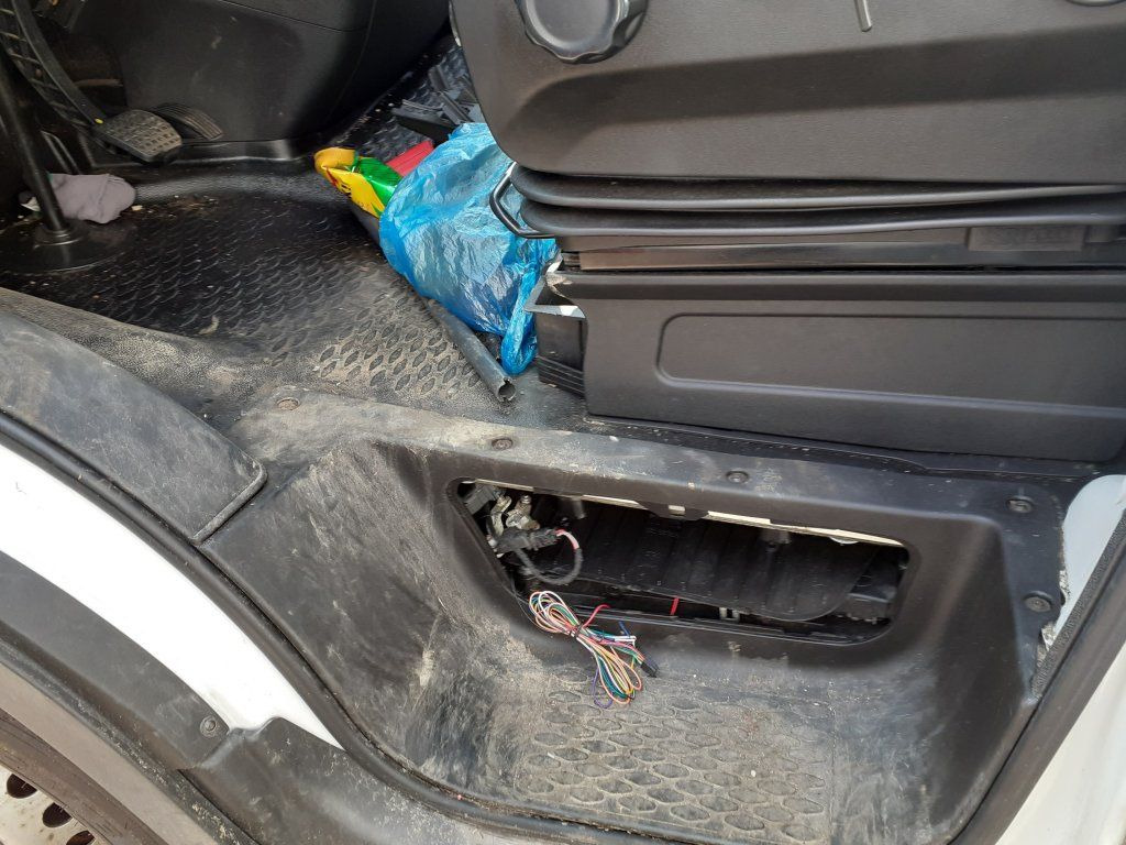 Furgons ar slēgtā virsbūve Iveco Daily 35S16 mit LBW DAMAGED: foto 19