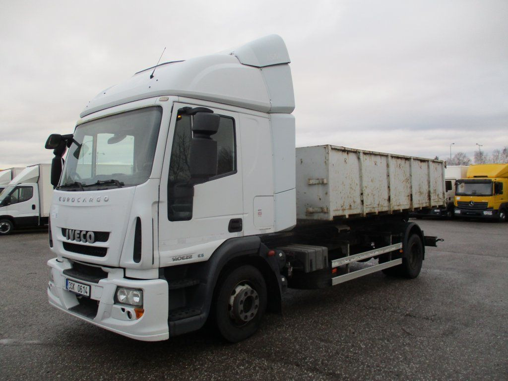 Iveco Eurocargo 140E22 - Pacēlājs ar āķi: foto 1 Iveco Eurocargo 140E22 - Pacēlājs ar āķi: foto 1
