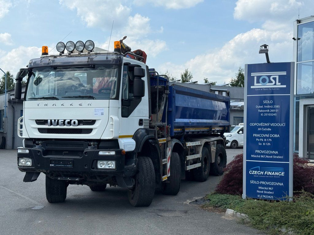 Iveco Trakker AD410 T45 8x8 + HMF 1643 Z2 - Kravas automašīna pašizgāzējs: foto 1 Iveco Trakker AD410 T45 8x8 + HMF 1643 Z2 - Kravas automašīna pašizgāzējs: foto 1