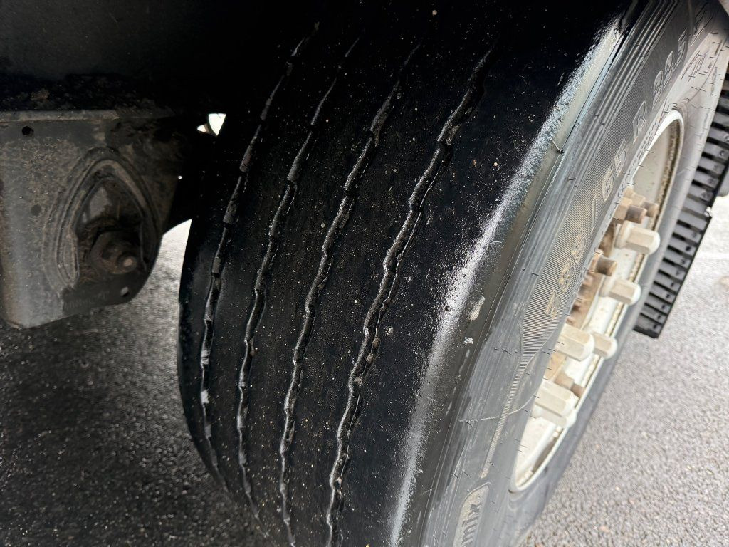 Tenta puspiekabe Krone SD: foto 12 Tenta puspiekabe Krone SD: foto 12