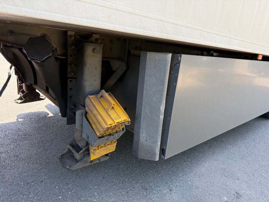 Lamberet LVF S3 Carrier Maxima 1300 - Puspiekabe slēgtā virsbūve: foto 5 Lamberet LVF S3 Carrier Maxima 1300 - Puspiekabe slēgtā virsbūve: foto 5