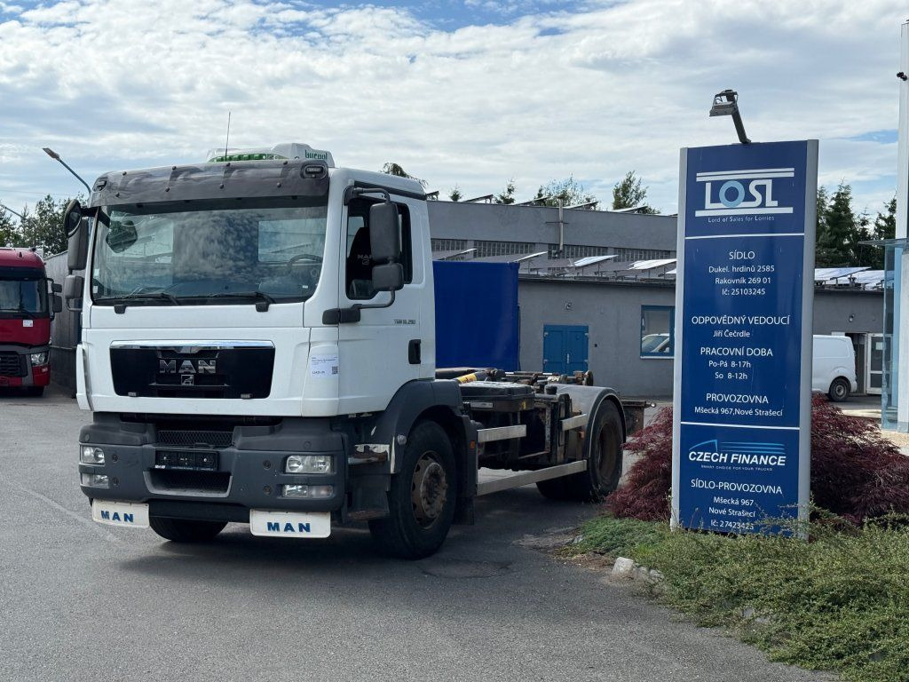 MAN TGM18.290 EURO 5 - Pacēlājs ar āķi: foto 1 MAN TGM18.290 EURO 5 - Pacēlājs ar āķi: foto 1