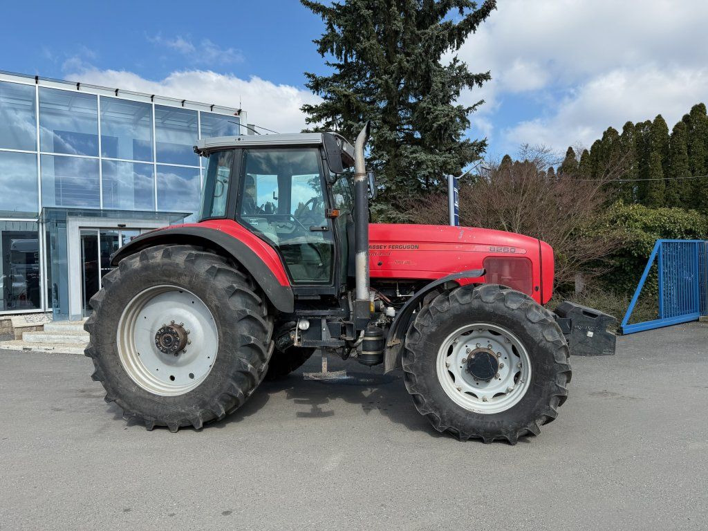 Massey Ferguson MF8260 - Traktors: foto 3 Massey Ferguson MF8260 - Traktors: foto 3