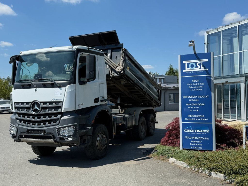 Mercedes-Benz 3343 Arocs 6x6 S3 EURO 6 - Kravas automašīna pašizgāzējs: foto 1 Mercedes-Benz 3343 Arocs 6x6 S3 EURO 6 - Kravas automašīna pašizgāzējs: foto 1