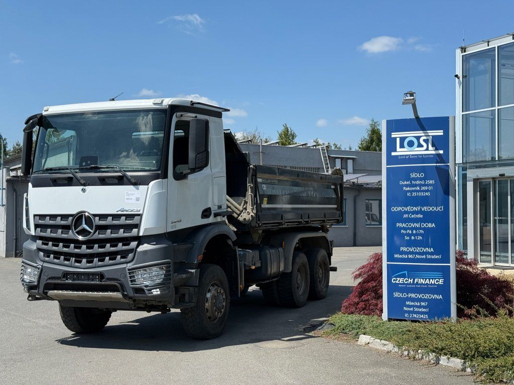 Mercedes-Benz 3343 Arocs 6x6 S3 EURO 6 - Kravas automašīna pašizgāzējs: foto 2 Mercedes-Benz 3343 Arocs 6x6 S3 EURO 6 - Kravas automašīna pašizgāzējs: foto 2