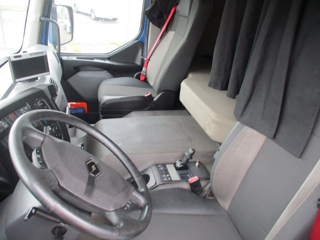 Renault D18, 320 - Kravas automašīna ar slēgto virsbūvi: foto 4 Renault D18, 320 - Kravas automašīna ar slēgto virsbūvi: foto 4