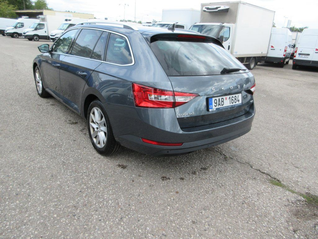 Skoda 2.0 Tdi  Style - Universālis: foto 5 Skoda 2.0 Tdi  Style - Universālis: foto 5