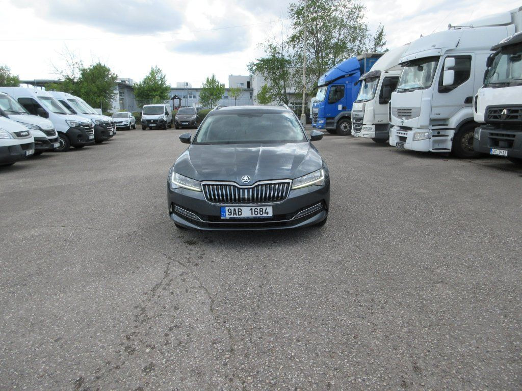 Skoda 2.0 Tdi  Style - Universālis: foto 2 Skoda 2.0 Tdi  Style - Universālis: foto 2