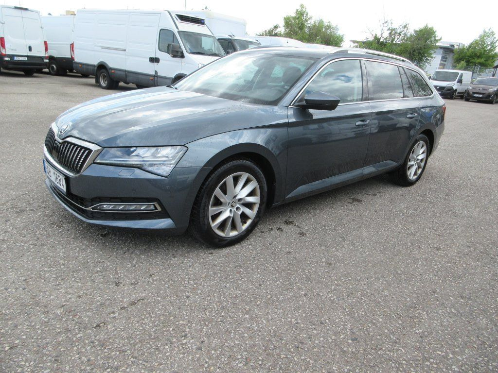 Skoda 2.0 Tdi  Style - Universālis: foto 1 Skoda 2.0 Tdi  Style - Universālis: foto 1