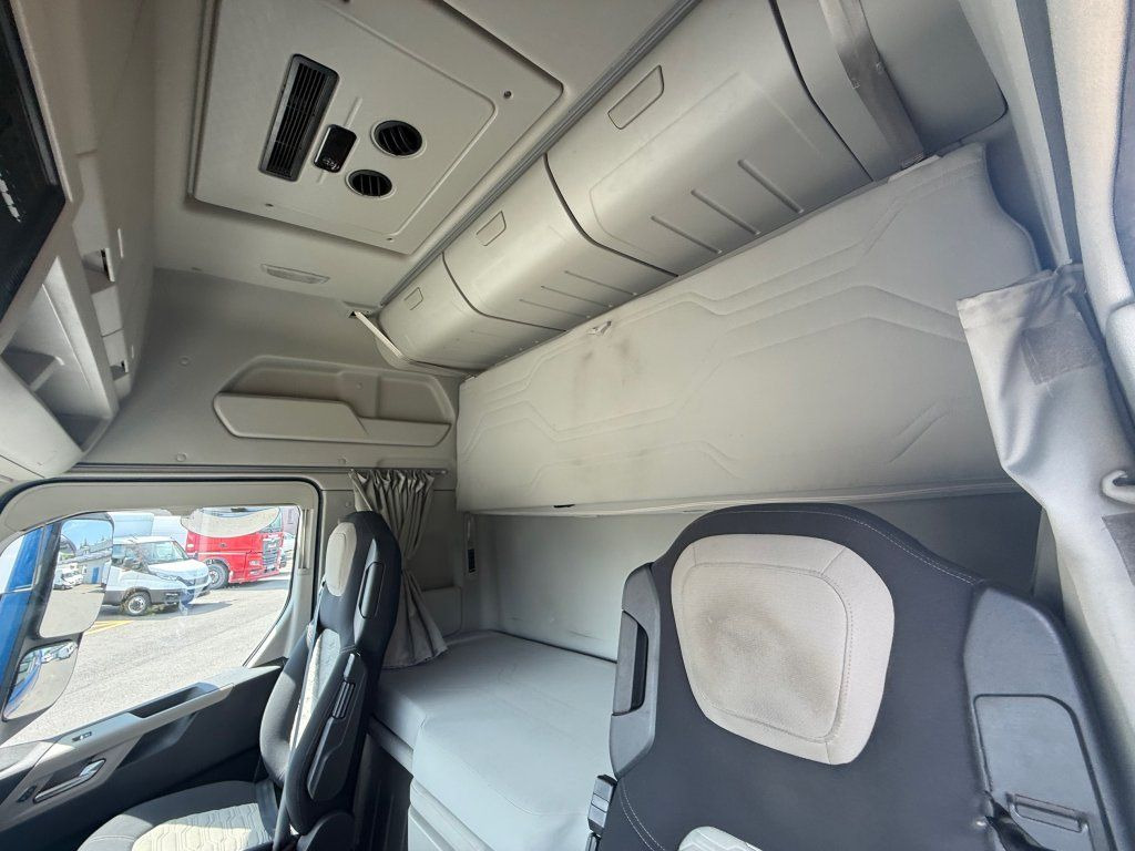 Ford F-MAX EURO 6 līzingu Ford F-MAX EURO 6: foto 13 Ford F-MAX EURO 6 līzingu Ford F-MAX EURO 6: foto 13