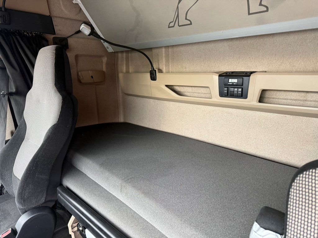 Vilcējs MAN TGX18.460 EURO 6 MEGA/lowdeck NEW TACHO RETARDER: foto 18 Vilcējs MAN TGX18.460 EURO 6 MEGA/lowdeck NEW TACHO RETARDER: foto 18