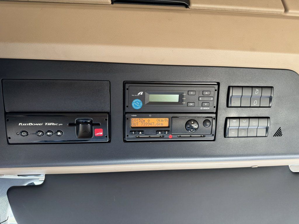 Vilcējs Mercedes-Benz 1848 Actros Gigaspace: foto 15