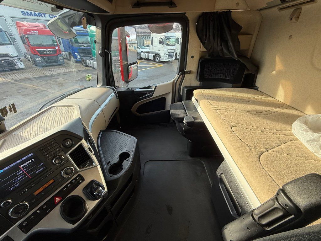 Vilcējs Mercedes-Benz 1848 Actros Gigaspace: foto 10