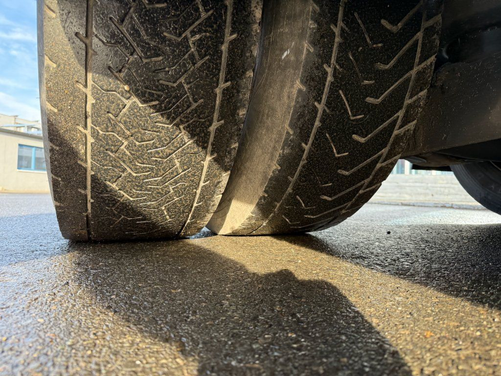 Vilcējs Mercedes-Benz 1848 Actros Gigaspace: foto 7
