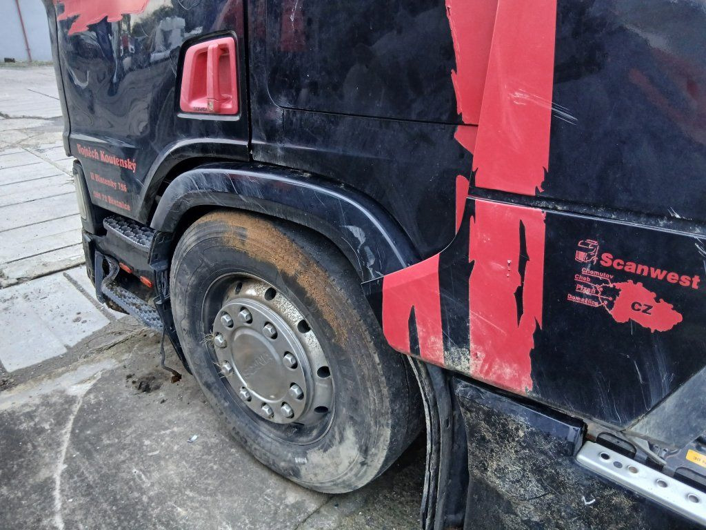 Scania R450 MEGA/lowdeck Unfall / damage - Vilcējs: foto 5 Scania R450 MEGA/lowdeck Unfall / damage - Vilcējs: foto 5