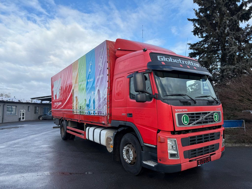 Volvo FM260 EURO 3 - Kravas automašīna ar tentu: foto 2 Volvo FM260 EURO 3 - Kravas automašīna ar tentu: foto 2