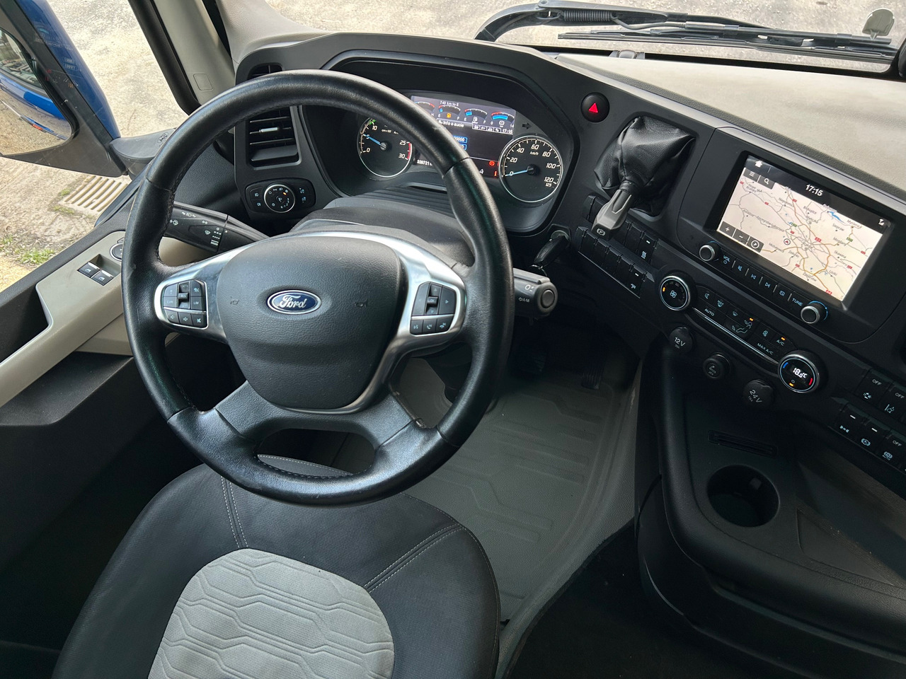 Interior photo 1: Vilcējs FORD F-MAX 500 / ACC / LED / STANDARD / 2021