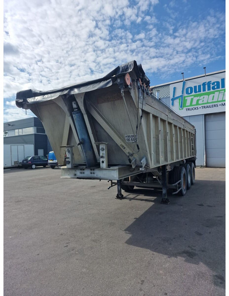 Benalu - Puspiekabe pašizgāzējs: foto 3 Benalu - Puspiekabe pašizgāzējs: foto 3