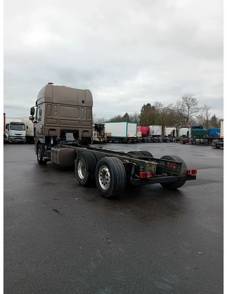 DAF XF 105.510 6x2 - Šasija kravas automašīna: foto 3 DAF XF 105.510 6x2 - Šasija kravas automašīna: foto 3