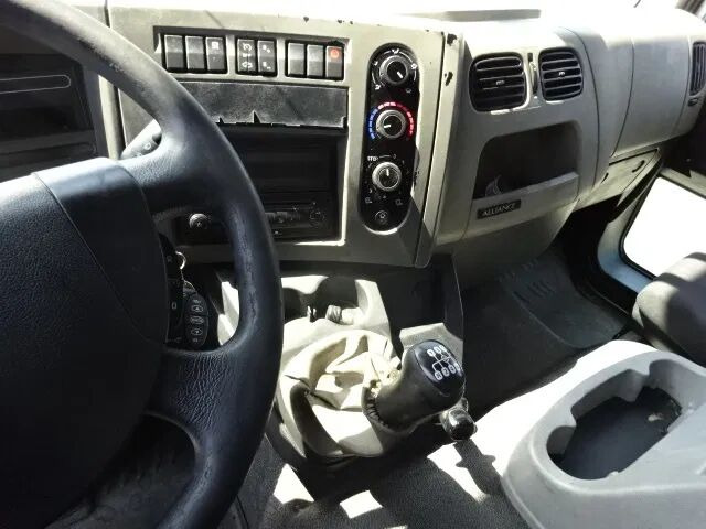 Renault Midlum 270 dxi - manual gearbox / steel suspension lames - Kravas automašīna ar slēgto virsbūvi: foto 4 Renault Midlum 270 dxi - manual gearbox / steel suspension lames - Kravas automašīna ar slēgto virsbūvi: foto 4