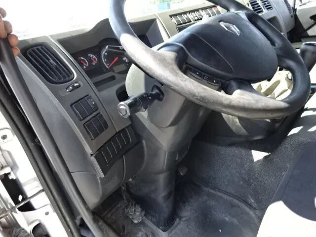 Renault Midlum 270 dxi - manual gearbox / steel suspension lames - Kravas automašīna ar slēgto virsbūvi: foto 4 Renault Midlum 270 dxi - manual gearbox / steel suspension lames - Kravas automašīna ar slēgto virsbūvi: foto 4