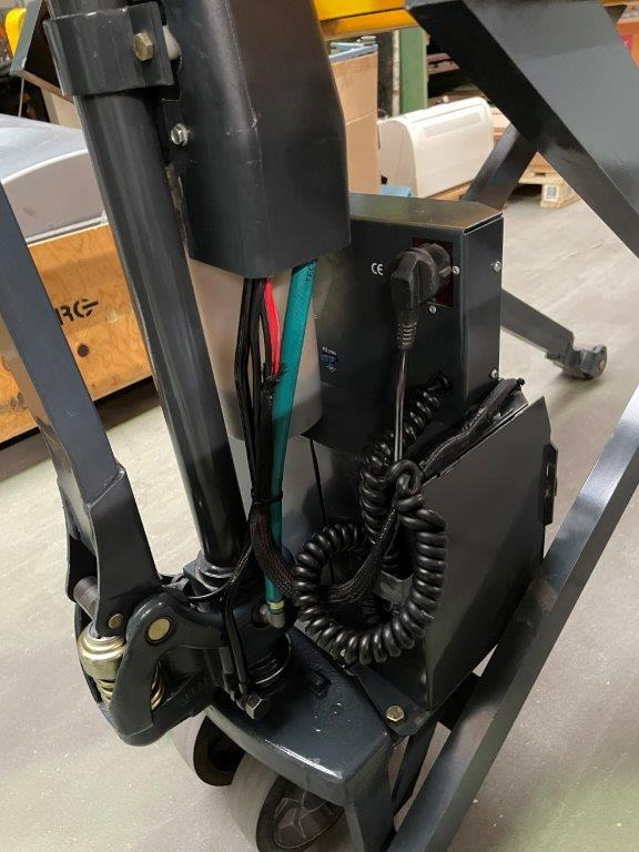 5 (five) scissor pallet truck with electric drive and quick lift pump Jungheinrich model TMX-E 10 - Rokas palešu ratiņi: foto 5 5 (five) scissor pallet truck with electric drive and quick lift pump Jungheinrich model TMX-E 10 - Rokas palešu ratiņi: foto 5