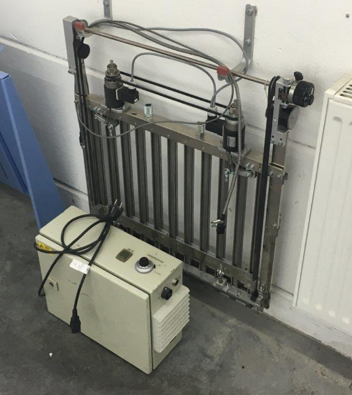 GUK SM 50-2 cutting machine with feeder - Iesiešanas mašīna: foto 2 GUK SM 50-2 cutting machine with feeder - Iesiešanas mašīna: foto 2