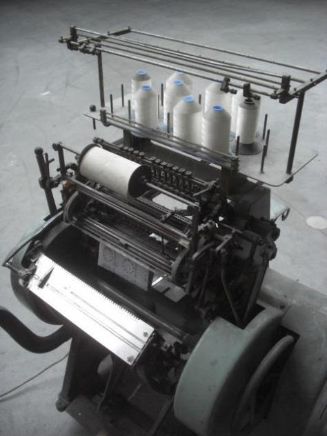 Muller Martini FK II V Semi Automatic Thread Sewing Machine - Drukas iekārtas: foto 4 Muller Martini FK II V Semi Automatic Thread Sewing Machine - Drukas iekārtas: foto 4