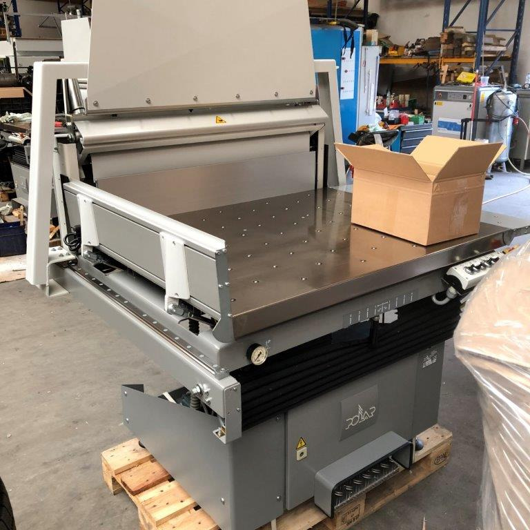 Polar 115 XT cutting line with RA-4 jogger and two LW 1000-4 and LW 1000-4-EV pile lifters and optional counting scale - Papīra griešanas mašīna: foto 5 Polar 115 XT cutting line with RA-4 jogger and two LW 1000-4 and LW 1000-4-EV pile lifters and optional counting scale - Papīra griešanas mašīna: foto 5