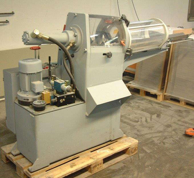 Small label die cutting machine Gerhard BUSCH type A - Papīra griešanas mašīna: foto 5 Small label die cutting machine Gerhard BUSCH type A - Papīra griešanas mašīna: foto 5