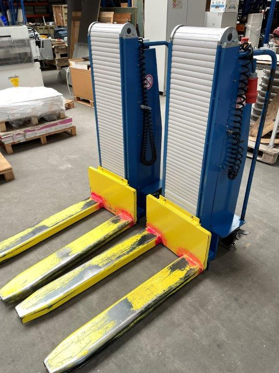 Two electric pallet lifters Butler 1200 - Rokas palešu ratiņi: foto 1 Two electric pallet lifters Butler 1200 - Rokas palešu ratiņi: foto 1