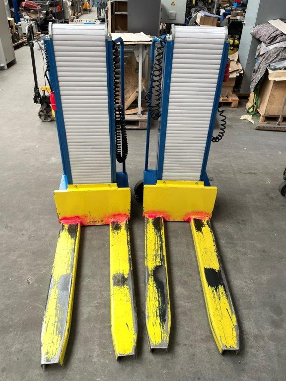 Two electric pallet lifters Butler 1200 - Rokas palešu ratiņi: foto 3 Two electric pallet lifters Butler 1200 - Rokas palešu ratiņi: foto 3
