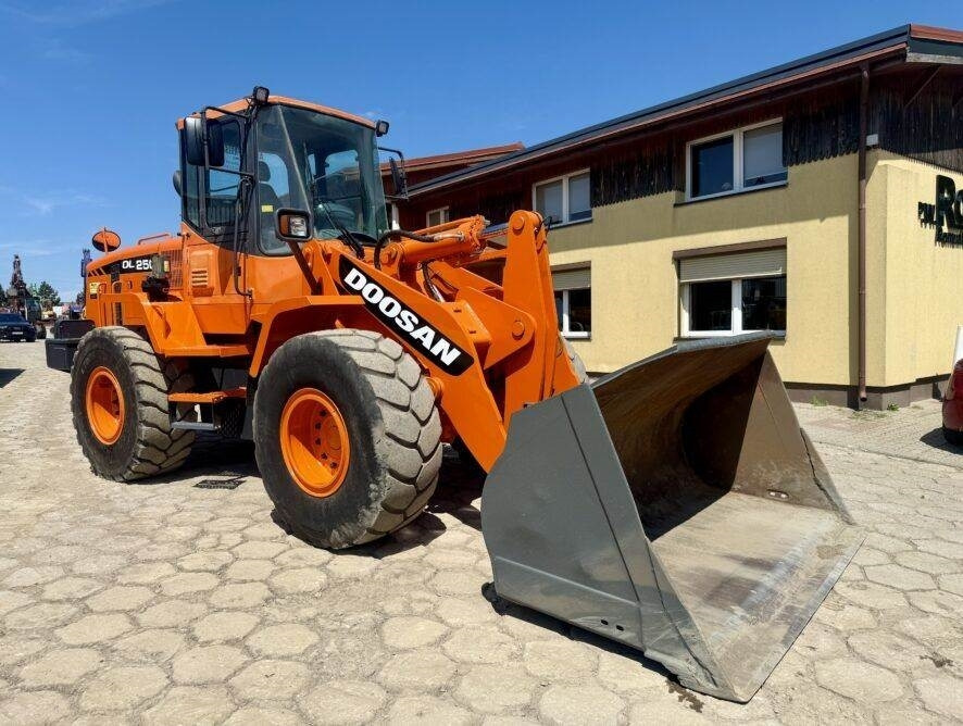 Doosan DL250 - Riteņu iekrāvējs: foto 2 Doosan DL250 - Riteņu iekrāvējs: foto 2