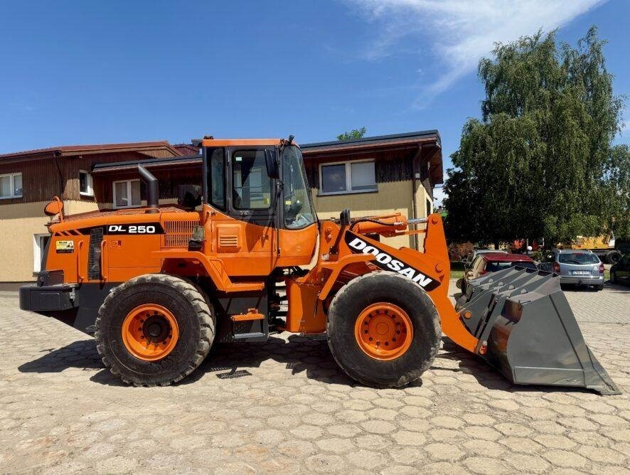 Doosan DL250 - Riteņu iekrāvējs: foto 1 Doosan DL250 - Riteņu iekrāvējs: foto 1