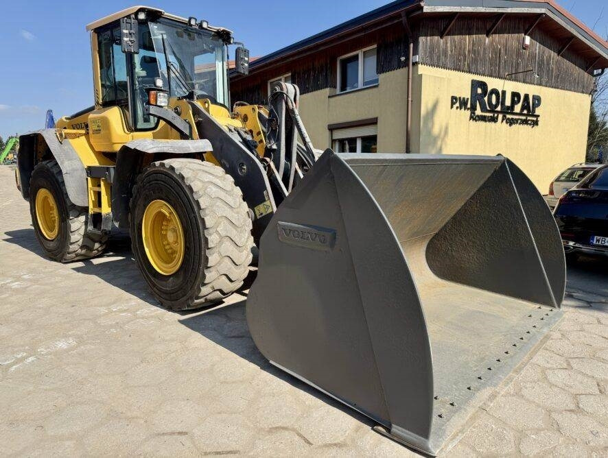 Volvo L120F - Riteņu iekrāvējs: foto 1 Volvo L120F - Riteņu iekrāvējs: foto 1