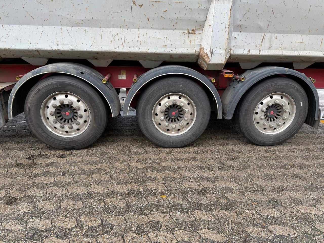 Lück SKF35 86m³/Alufelgen/SAF/Scheibe/Lift - Puspiekabe pašizgāzējs: foto 5 Lück SKF35 86m³/Alufelgen/SAF/Scheibe/Lift - Puspiekabe pašizgāzējs: foto 5